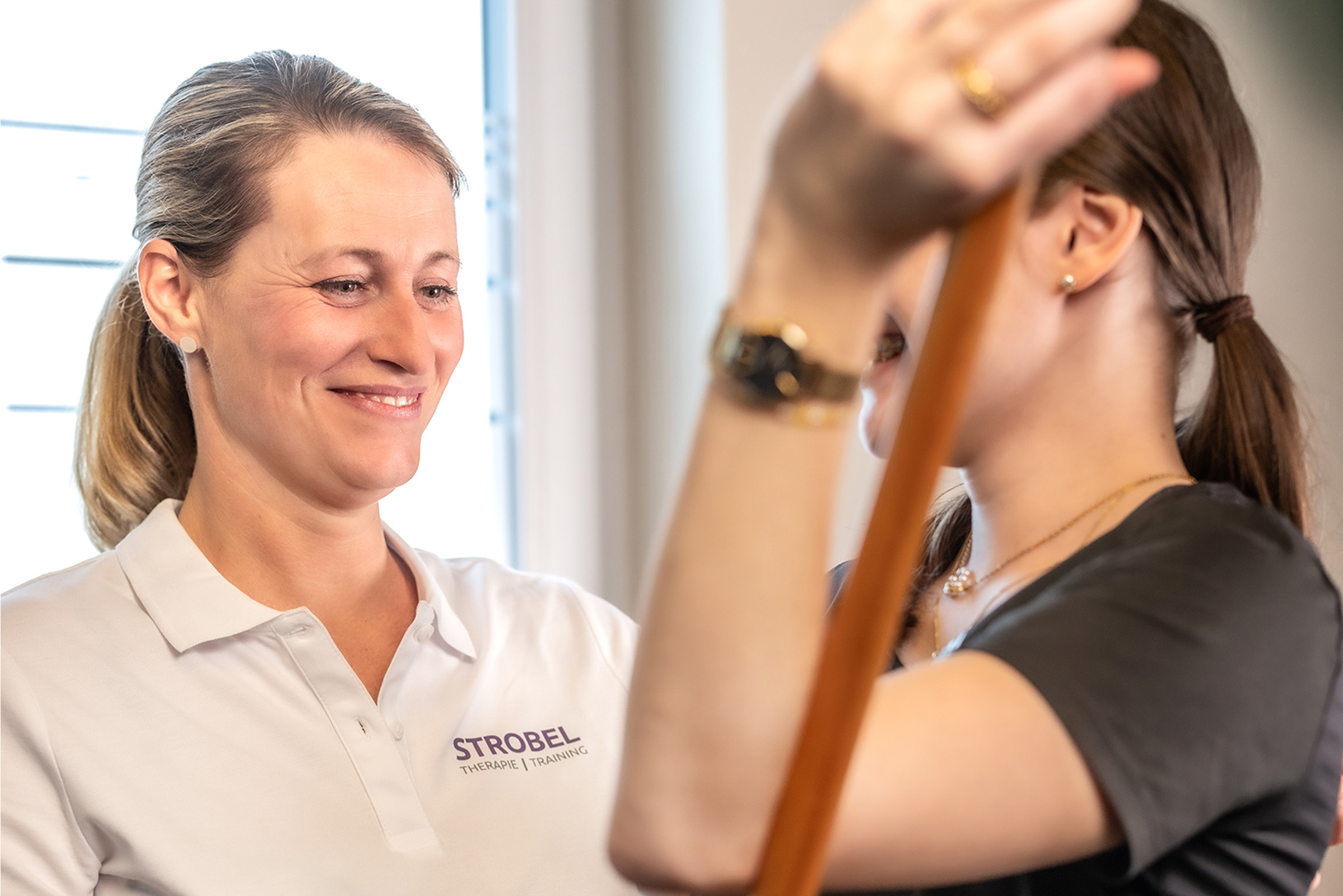 Physio Jobs Tübingen - Therapie Übung an Patient