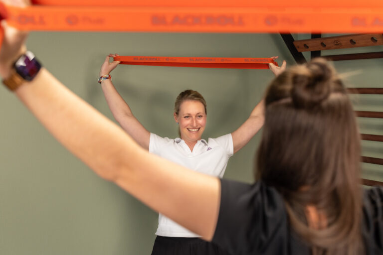 Rangendingen Physiotherapie - Bild mit Therraband